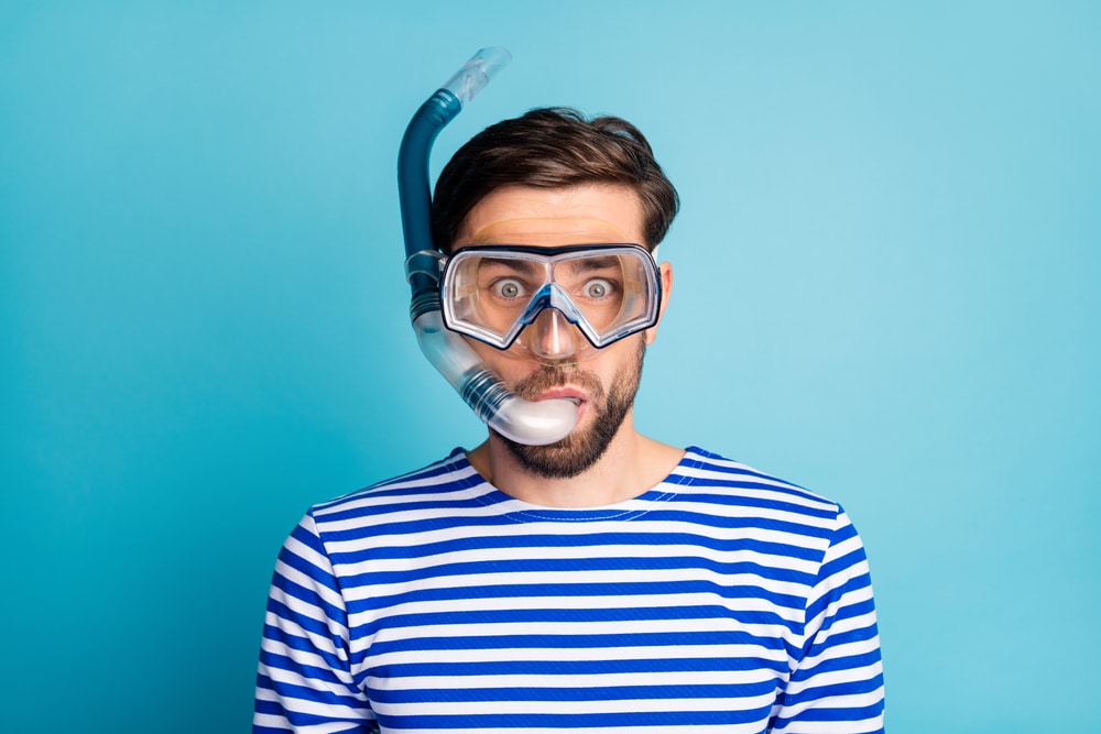 photo,of,funky,emotional,handsome,guy,tourist,diving,underwater,mask