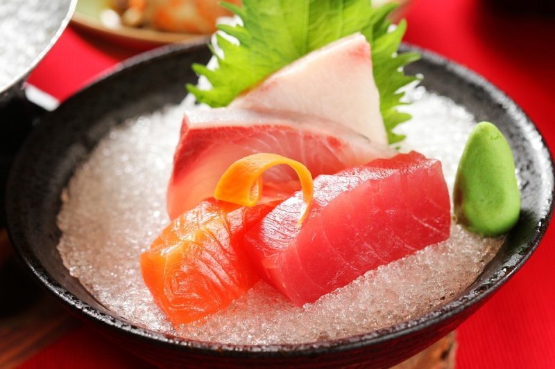 Mangiare pesce crudo : quali rischi per la salute?