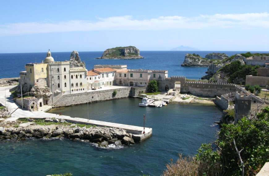 Isola Pianosa: Un Tesoro Naturale Protetto Nel Mediterraneo